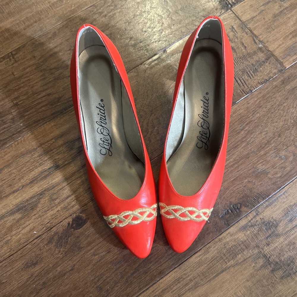 Vintage Life Stride Red Kitten Heels 8.5 Gold Braid Accent 80's 90's